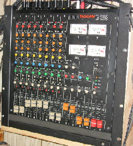 tascam m-208